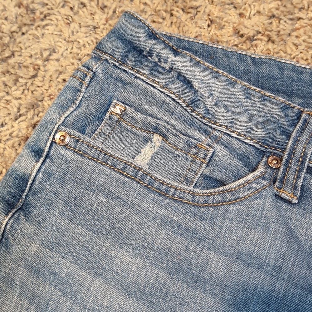 Seven 7 Frayed Weekend Denim Light Wash Distressed Shorts SZ 12 - Picture 6 of 13
